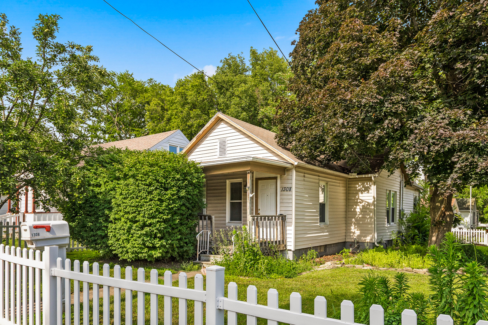 1308 S Wright Street, Bloomington, IL 61701