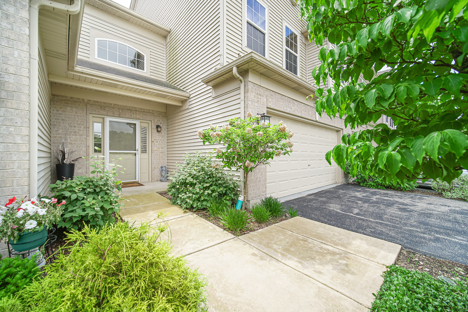 2623 Cobblestone Drive, Crystal Lake, IL 60012