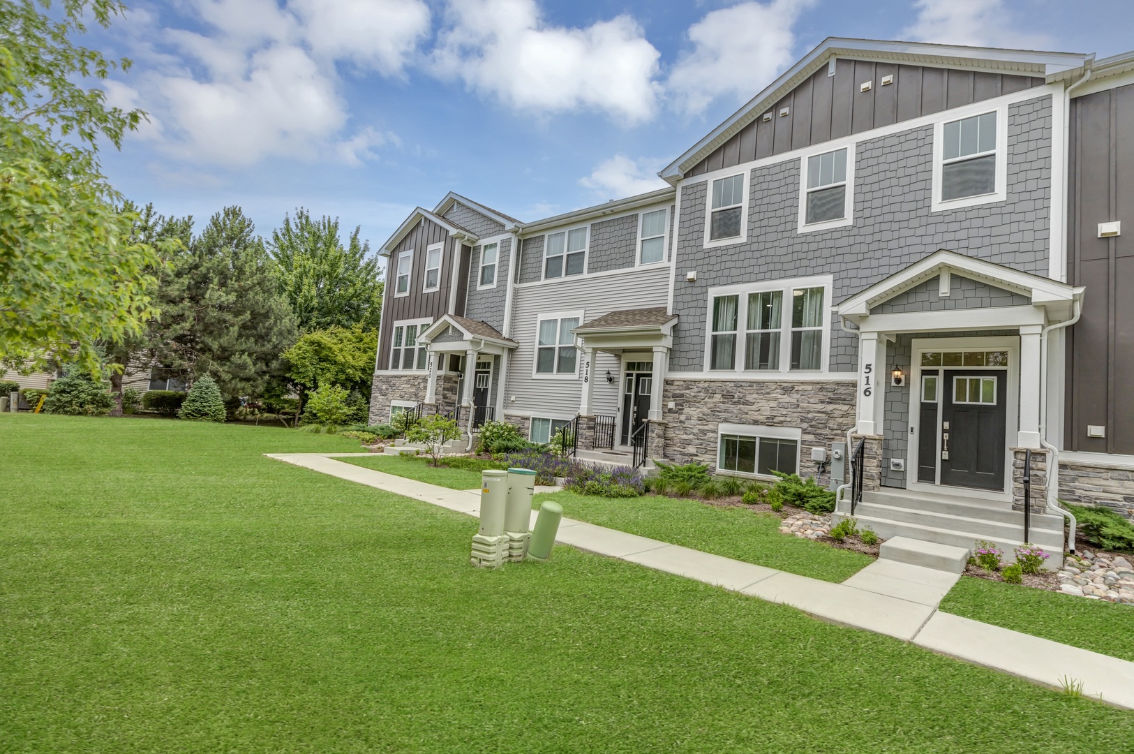 516 Wolverine Drive, Aurora, IL 60502