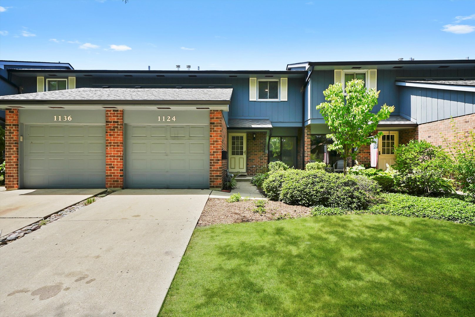 1124 Briarcliffe Boulevard, Wheaton, IL 60189