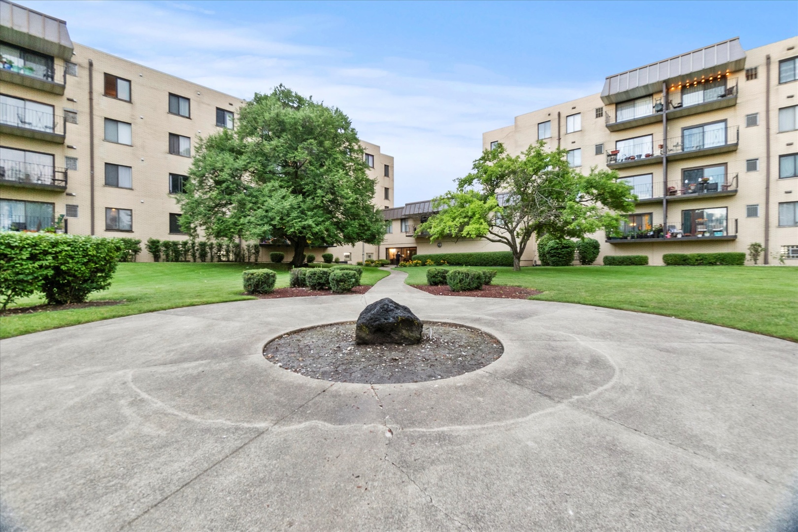 5840 W 104th Street #212, Oak Lawn, IL 60453