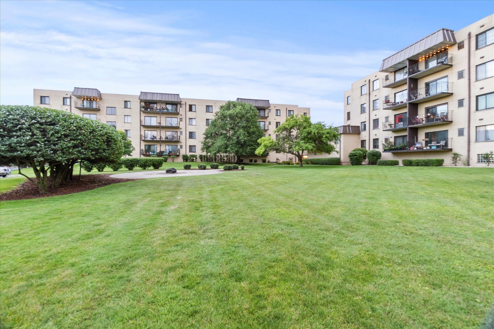 5840 W 104th Street #212, Oak Lawn, IL 60453