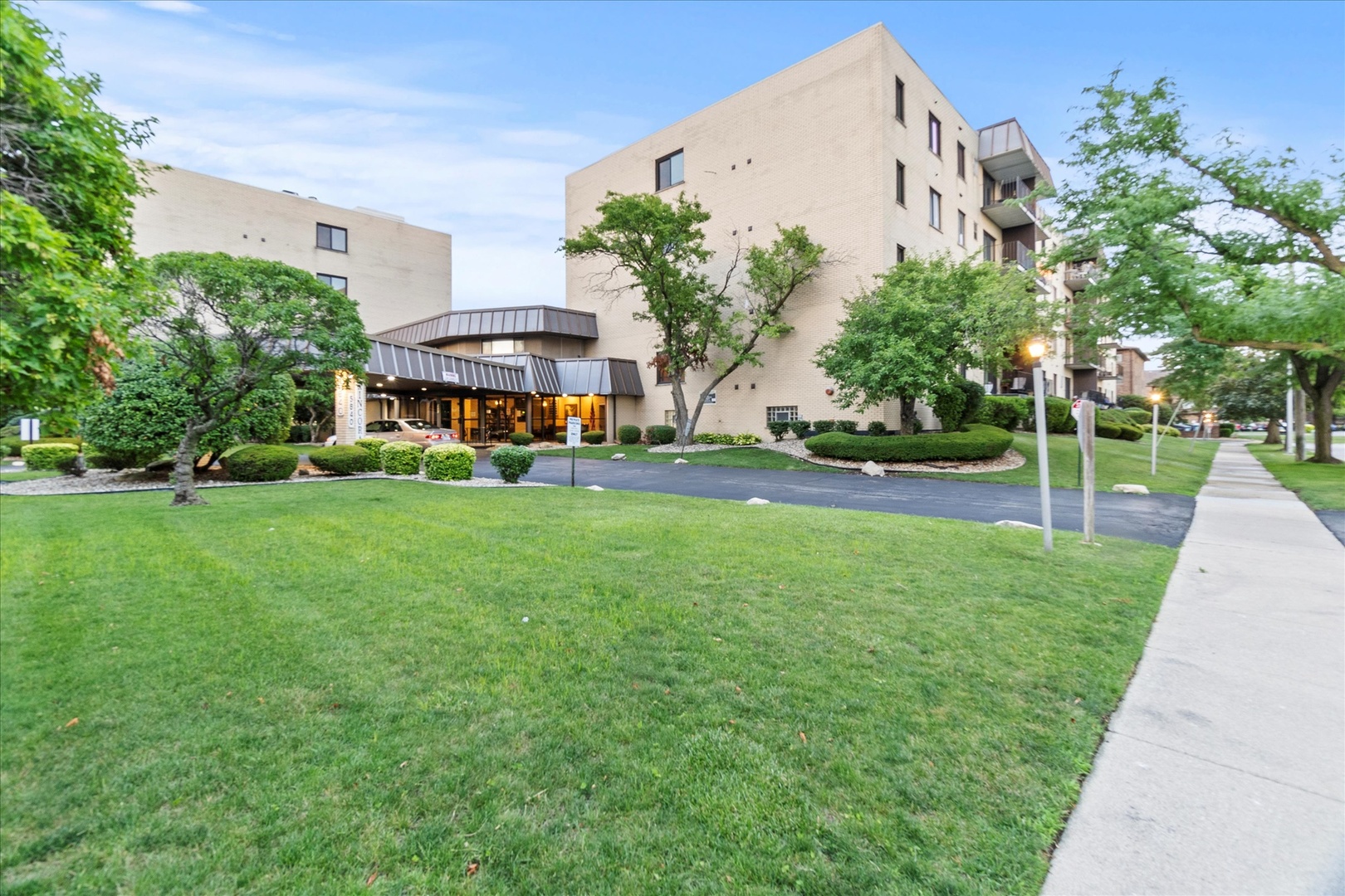 5840 W 104th Street #212, Oak Lawn, IL 60453