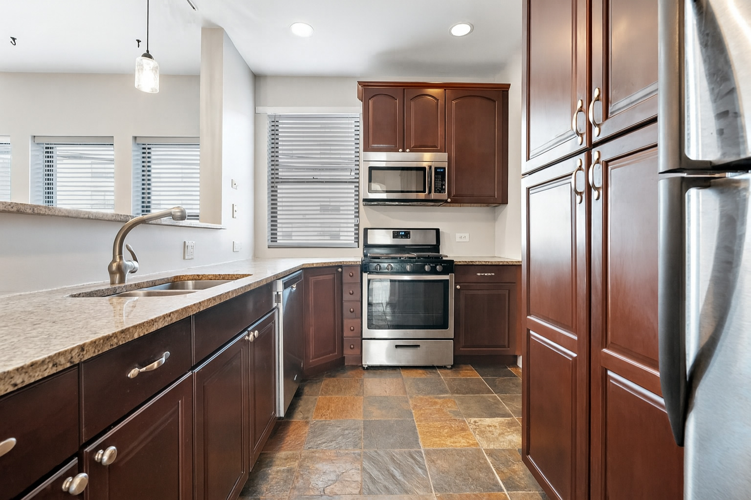 7438 N Hermitage Avenue #1E, Chicago, IL 60626