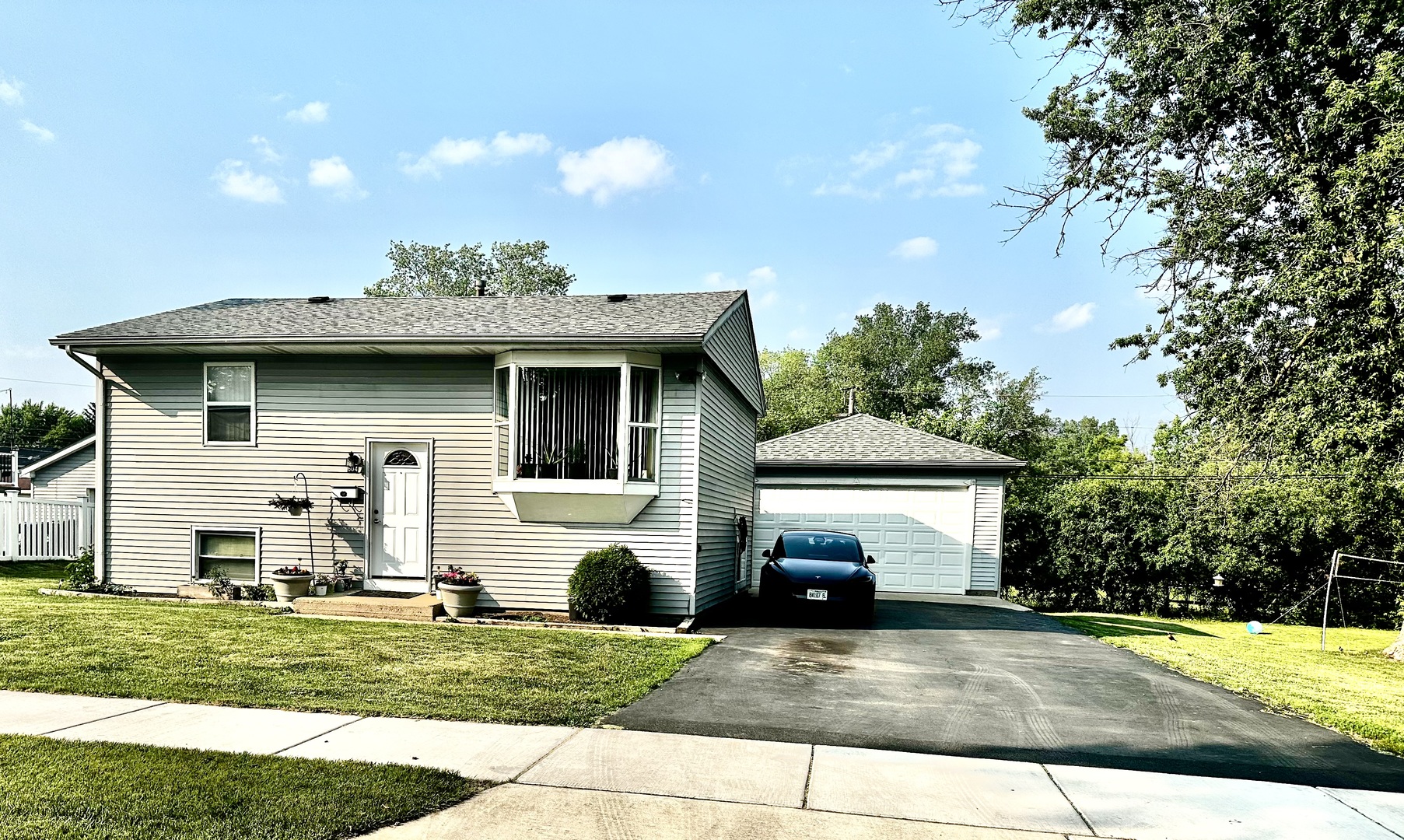 604 West Wind Drive, Carpentersville, IL 60110