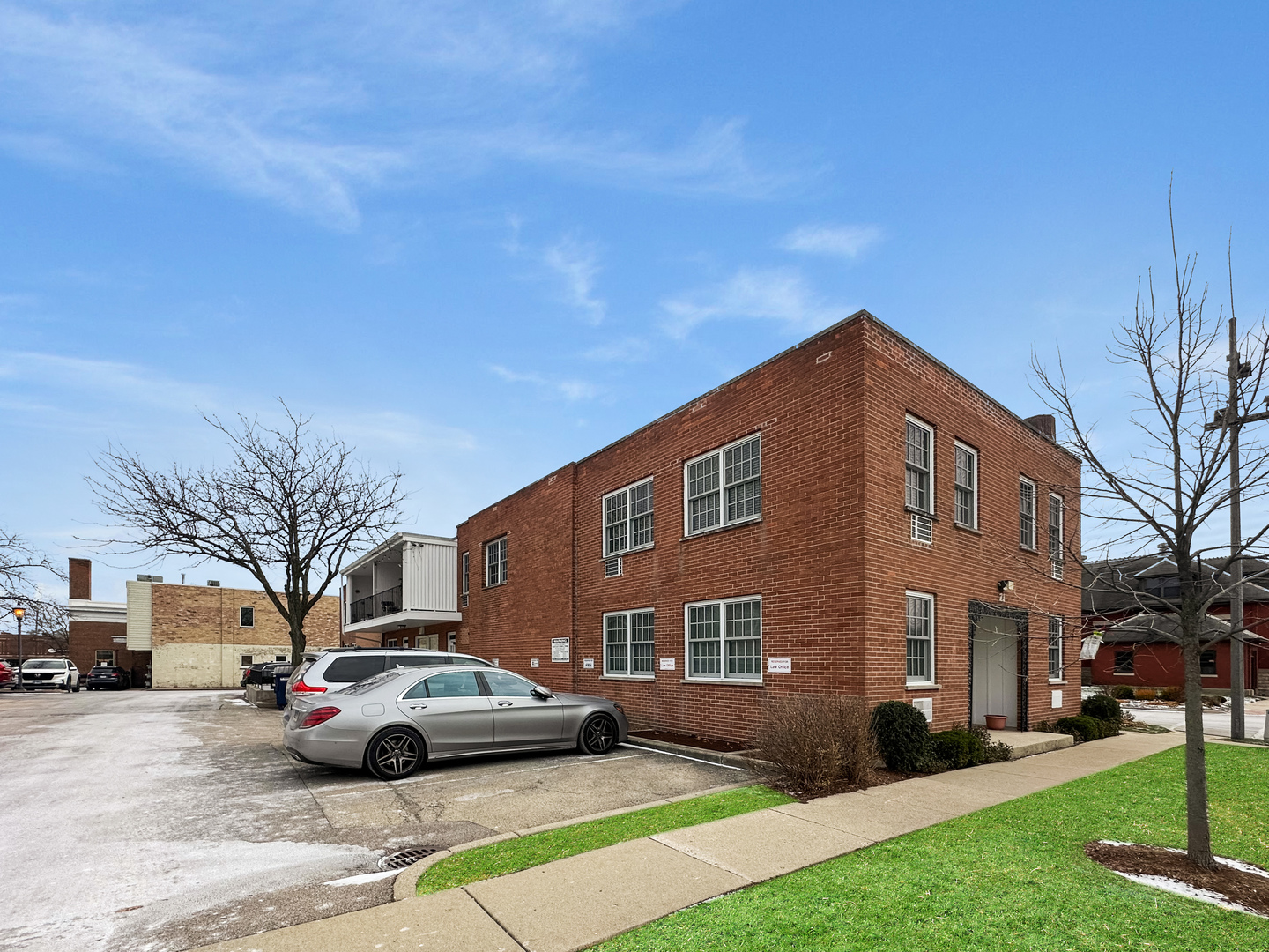 321 James Street #101, Geneva, IL 60134