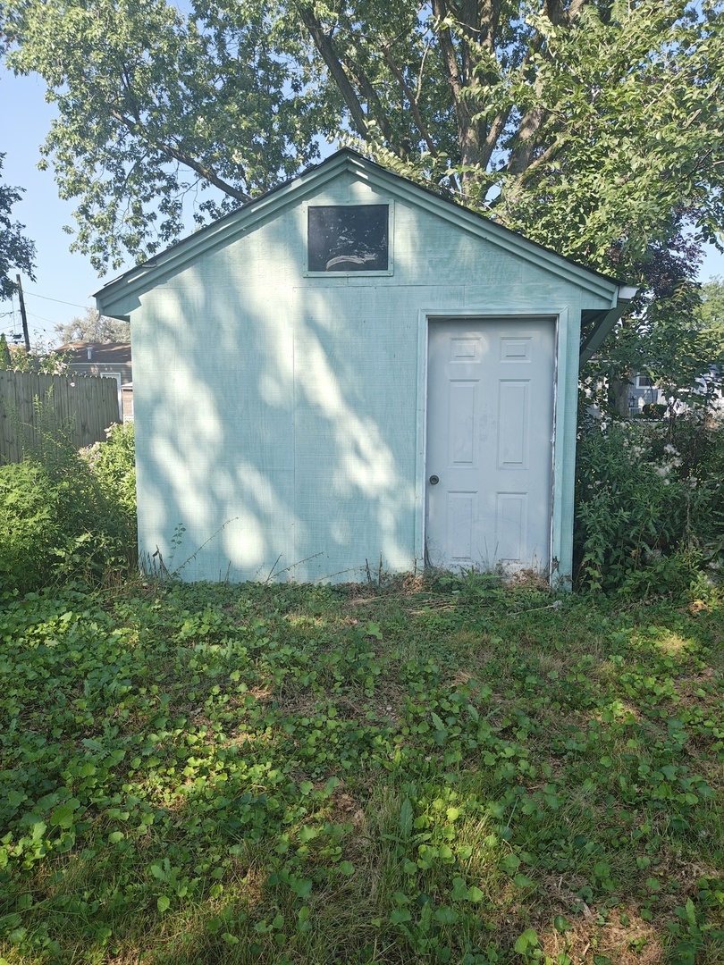 928 S Michigan Avenue, Villa Park, IL 60181