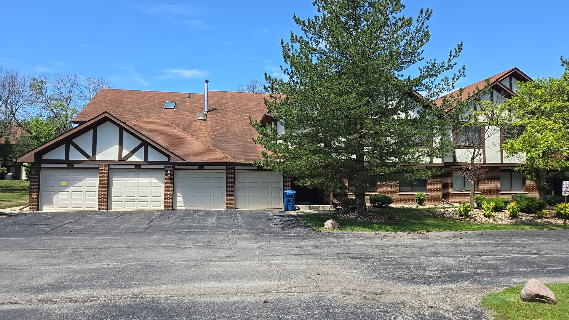 906 E Steger Road #5, Crete, IL 60417