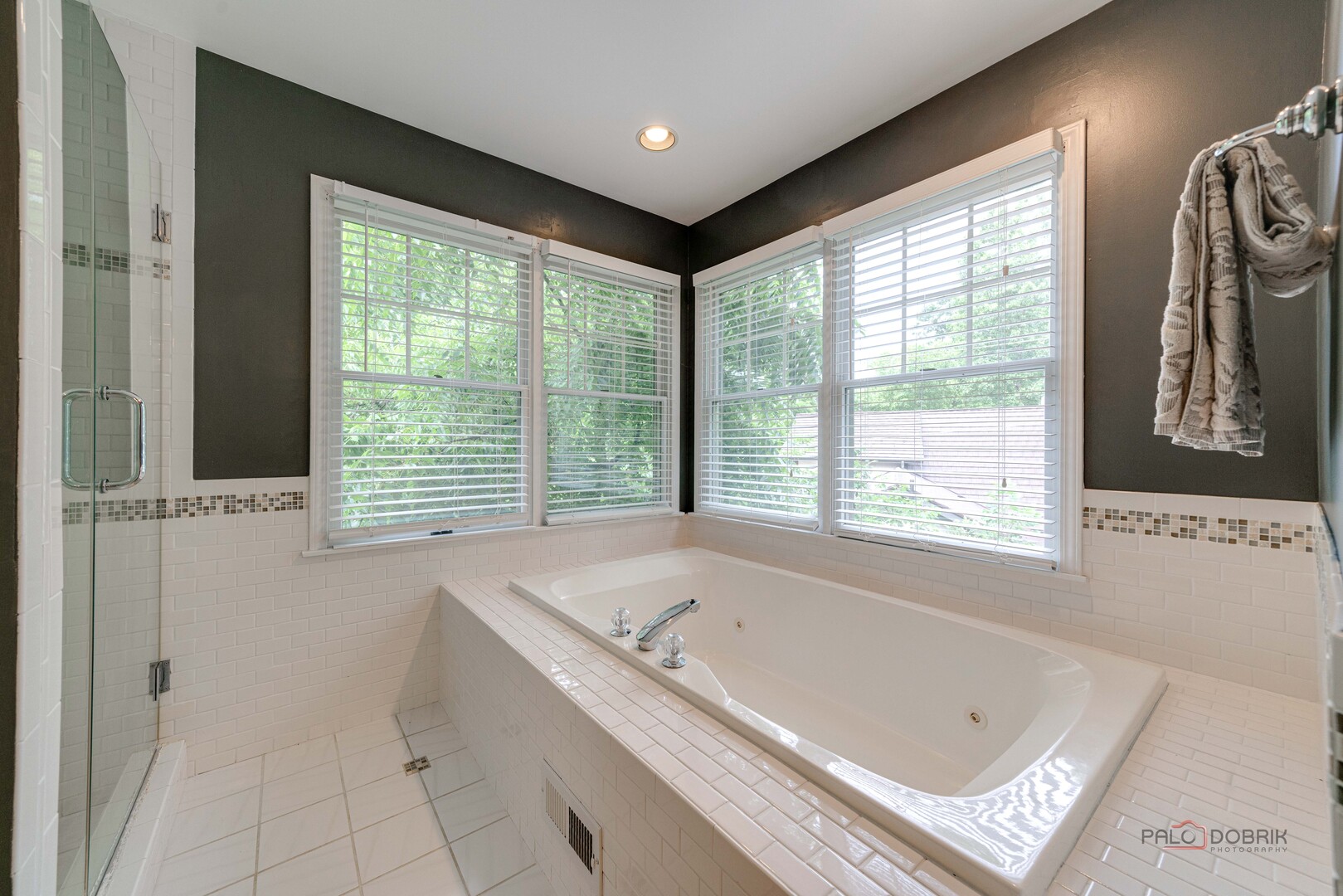 15393 W Oak Spring Road, Libertyville, IL 60048