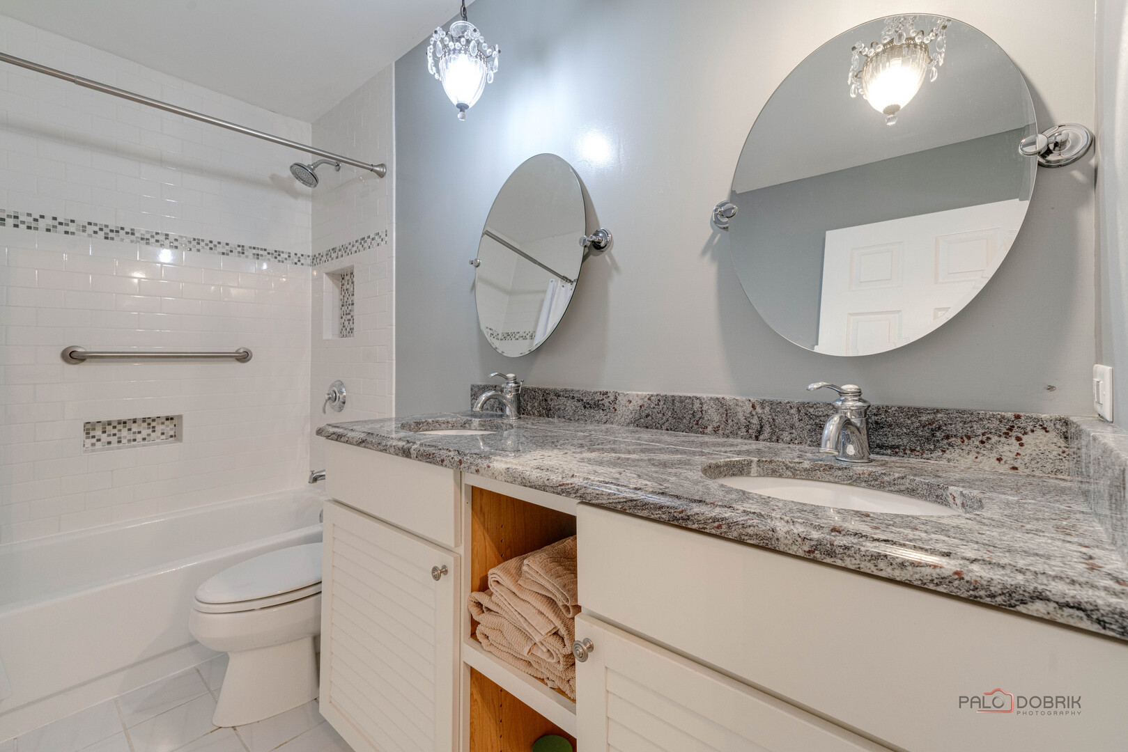 15393 W Oak Spring Road, Libertyville, IL 60048