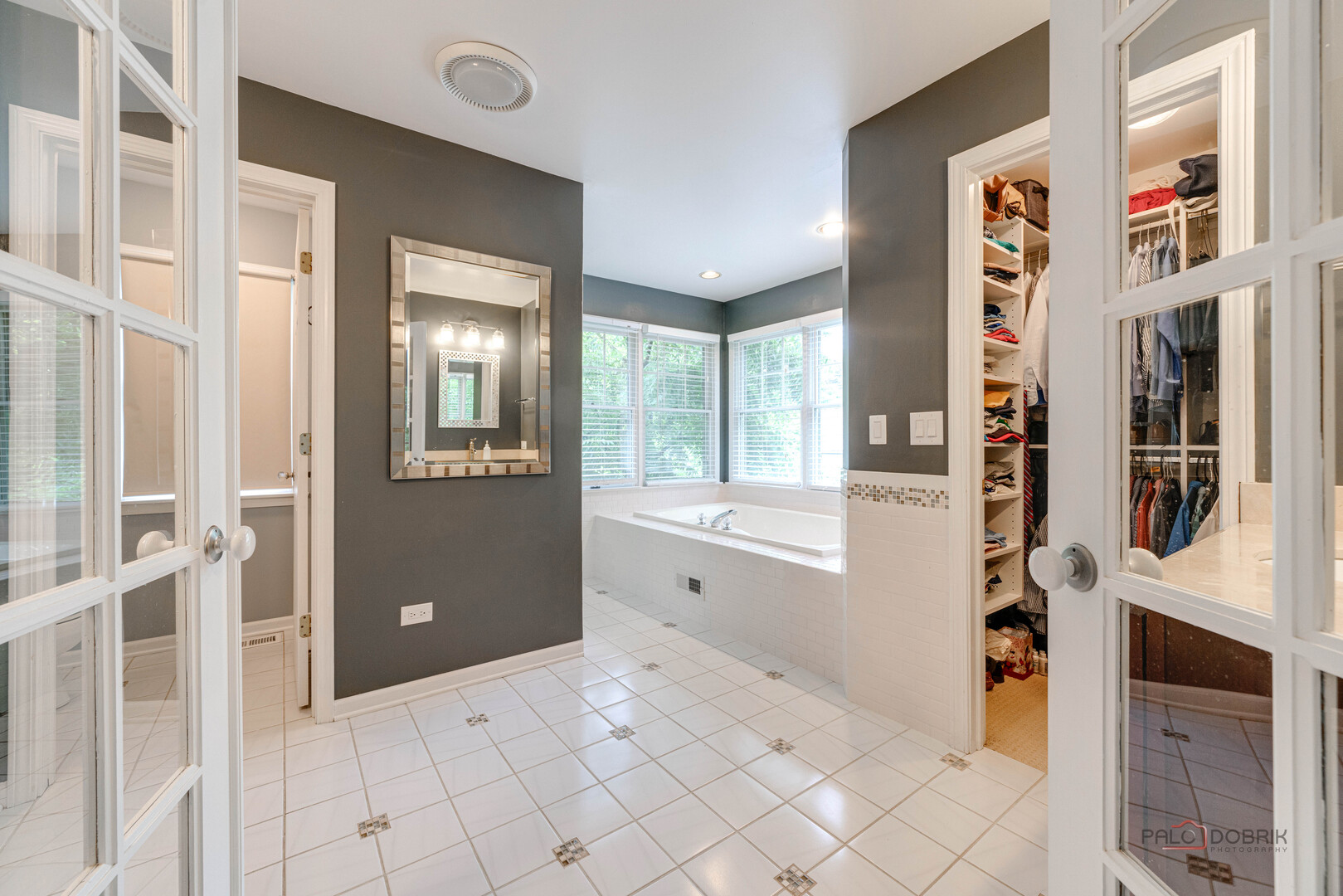 15393 W Oak Spring Road, Libertyville, IL 60048