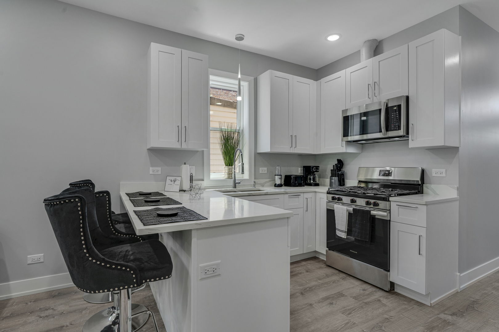 814 S Tripp Avenue, Chicago, IL 60624