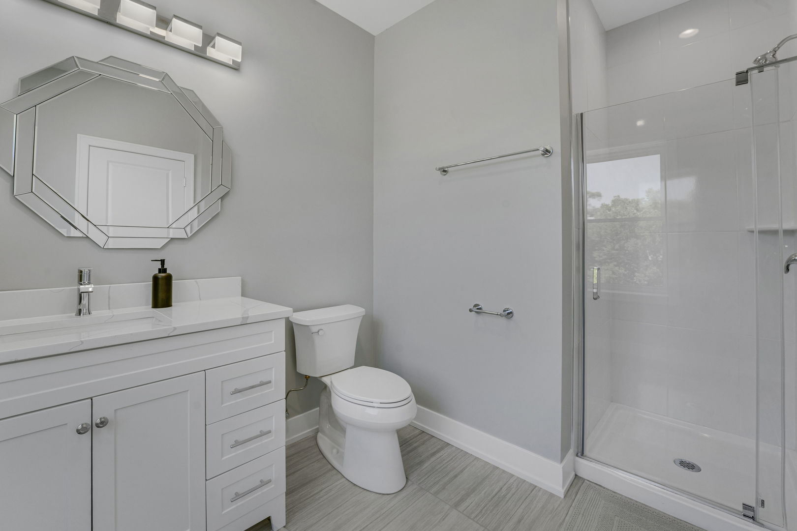 814 S Tripp Avenue, Chicago, IL 60624