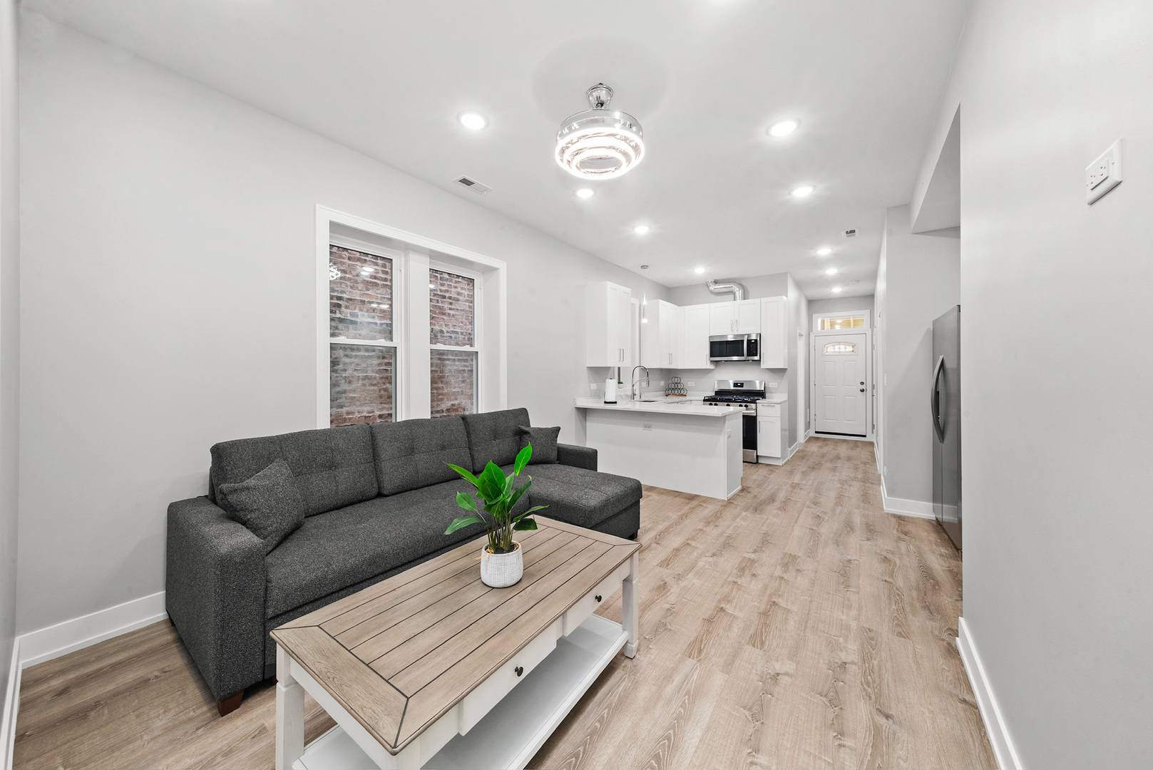 814 S Tripp Avenue, Chicago, IL 60624