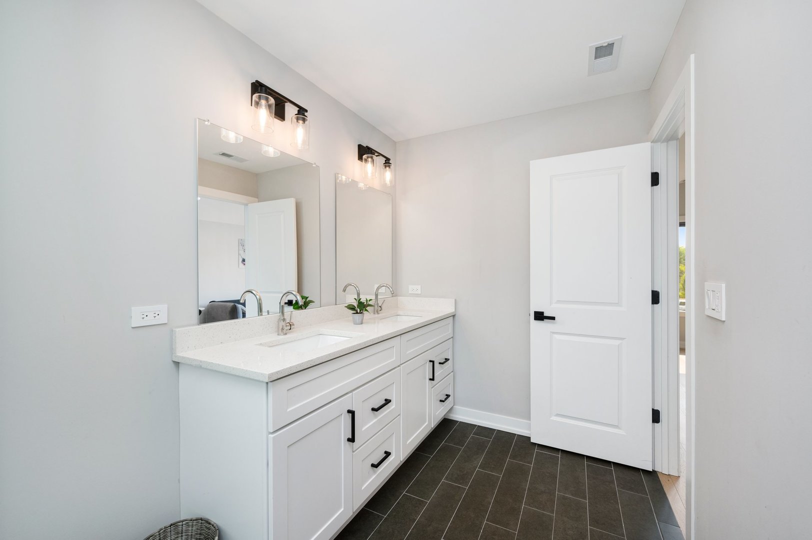 9418 Saratoga Court, Hickory Hills, IL 60457