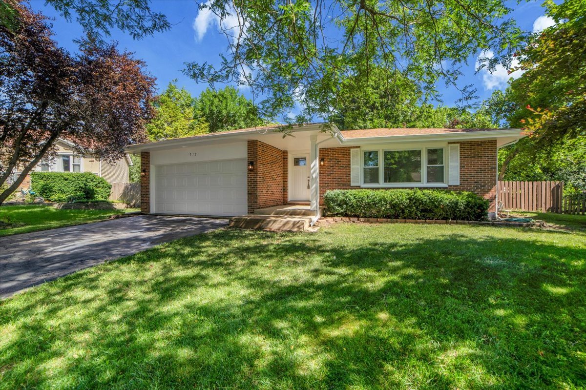 712 Stacie Court, Naperville, IL 60563
