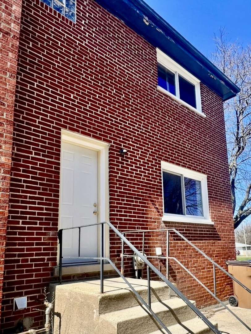 905 W North Avenue #A, Villa Park, IL 60181