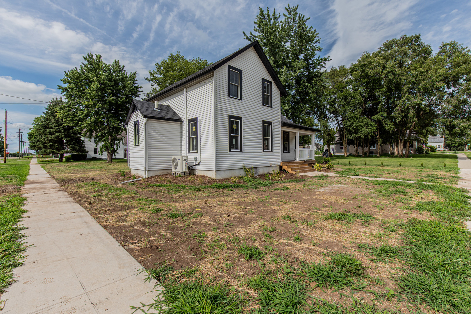202 E Walnut Street, Sheffield, IL 61361