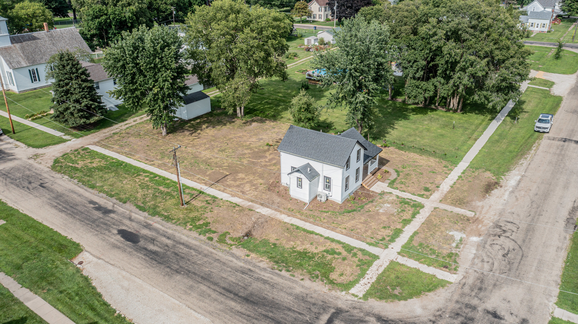 202 E Walnut Street, Sheffield, IL 61361