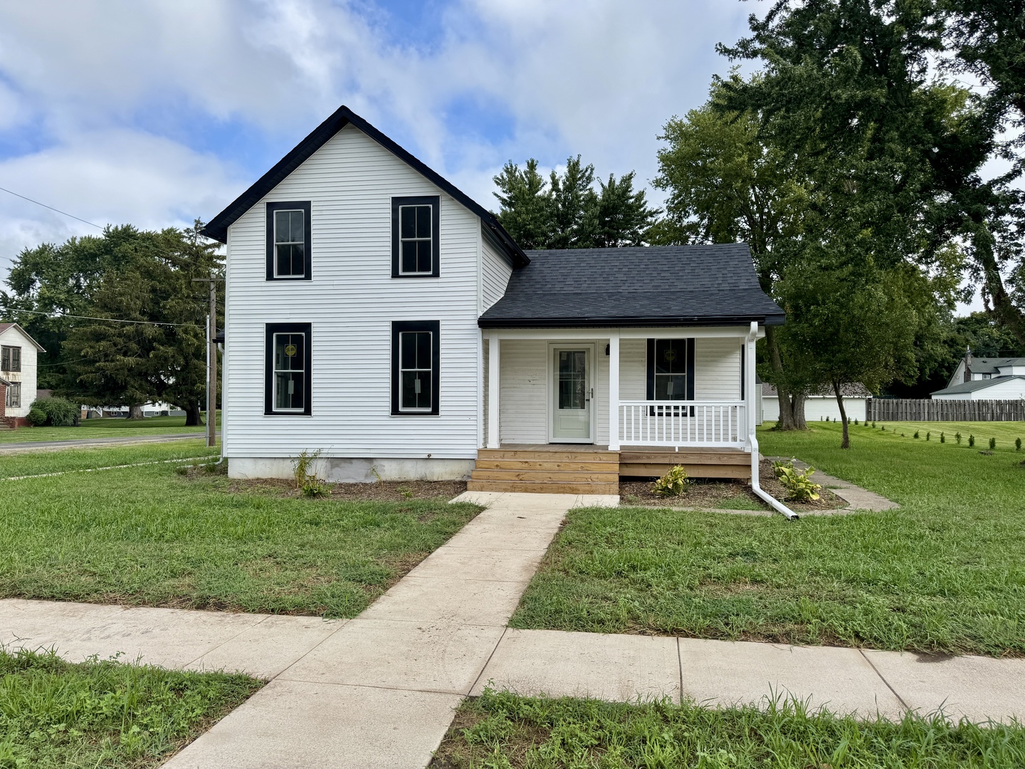 202 E Walnut Street, Sheffield, IL 61361