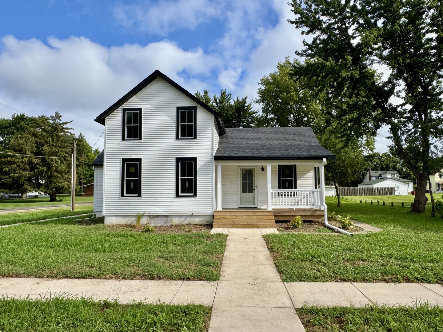 202 E Walnut Street, Sheffield, IL 61361