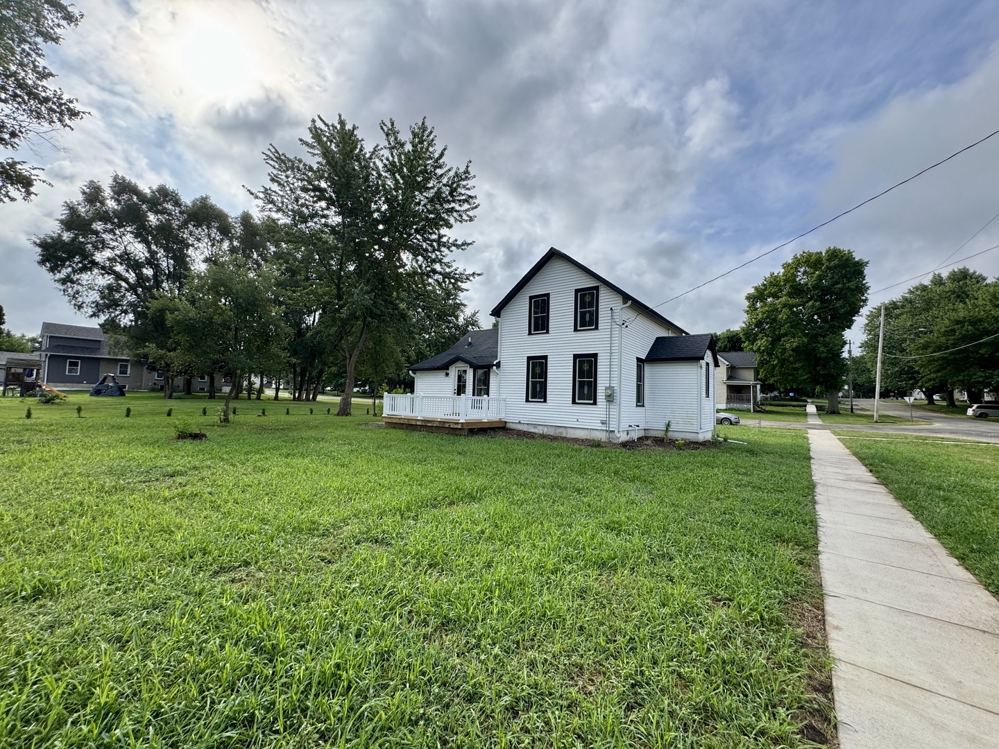 202 E Walnut Street, Sheffield, IL 61361