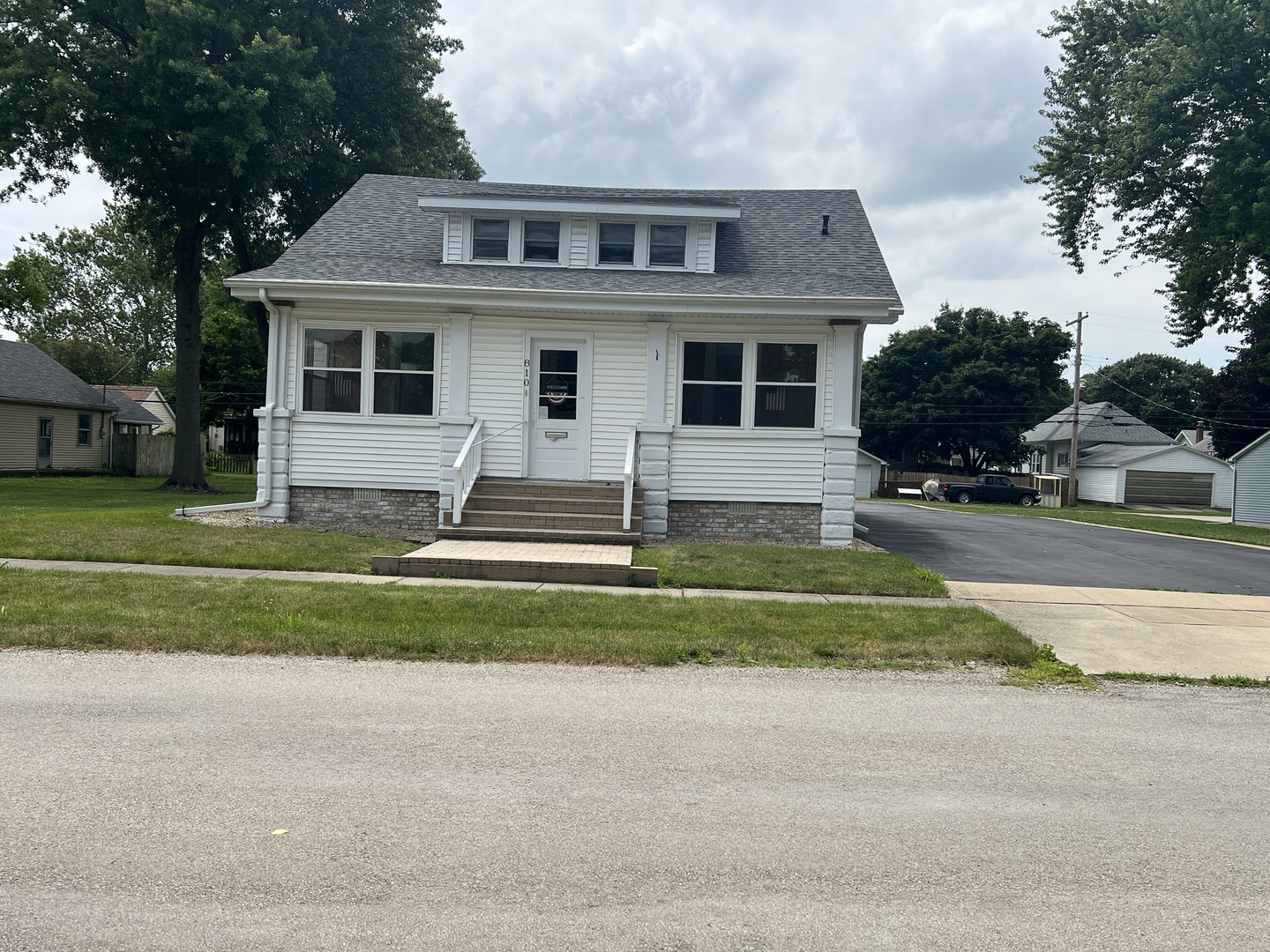 810 W Adams Street, Clinton, IL 61727