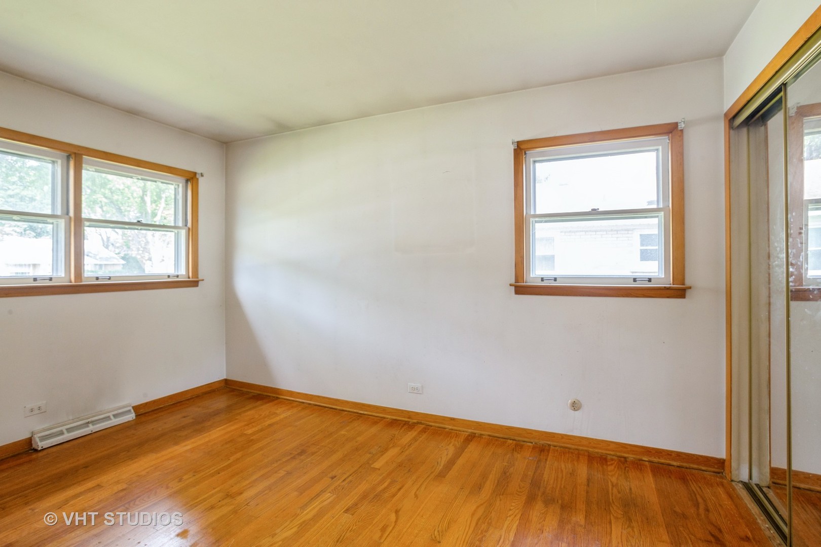 581 N Mount Prospect Road, Des Plaines, IL 60016