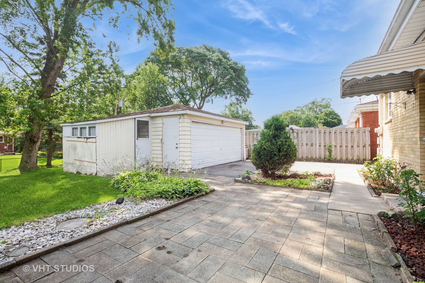 581 N Mount Prospect Road, Des Plaines, IL 60016
