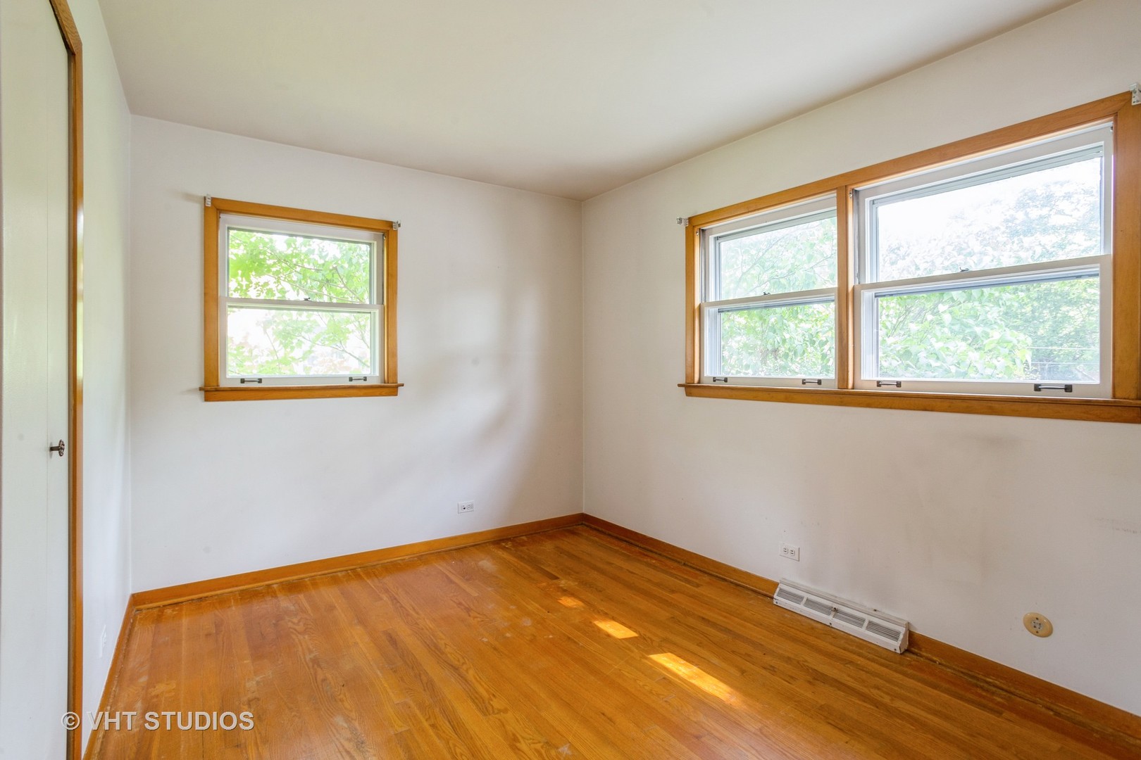 581 N Mount Prospect Road, Des Plaines, IL 60016