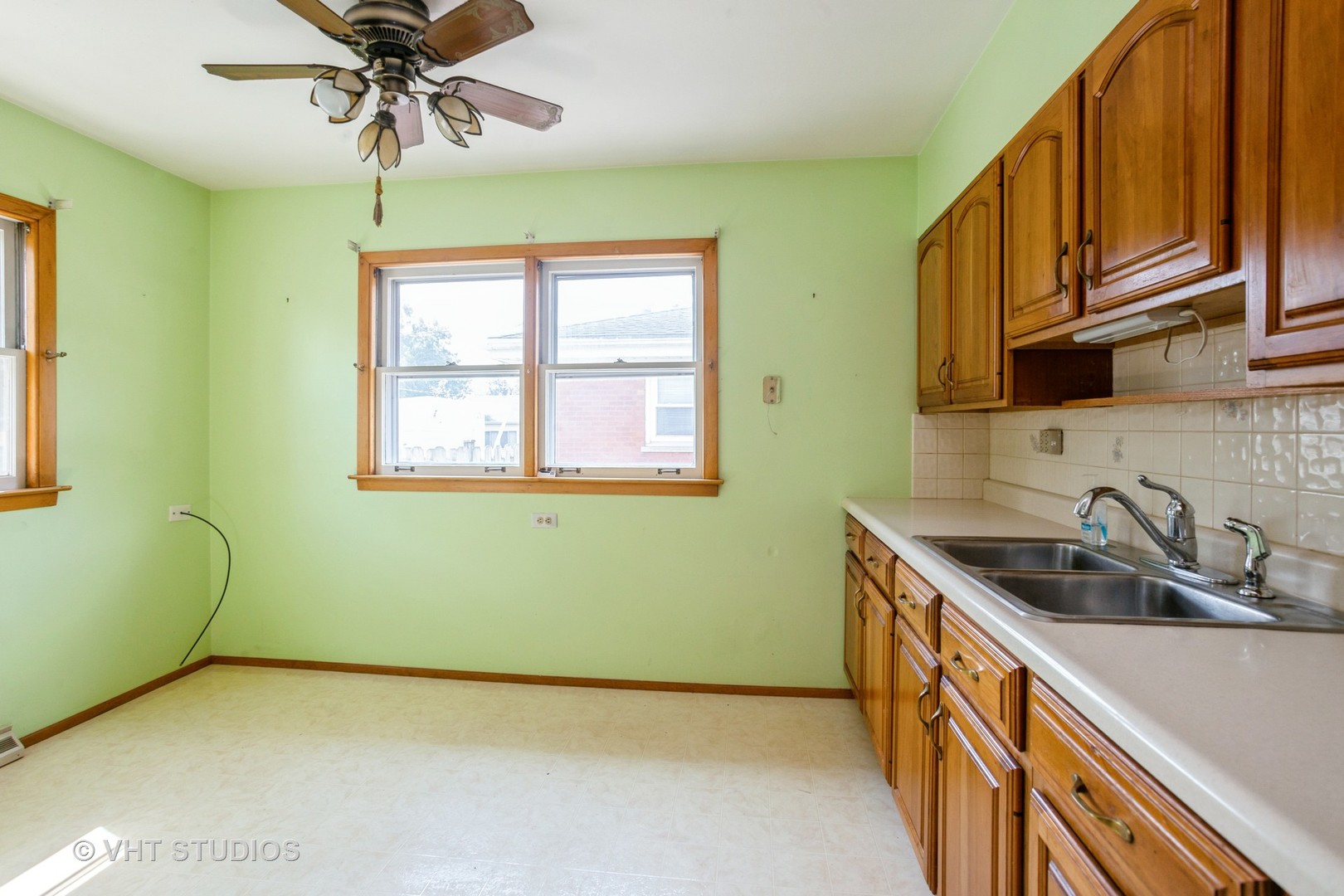 581 N Mount Prospect Road, Des Plaines, IL 60016