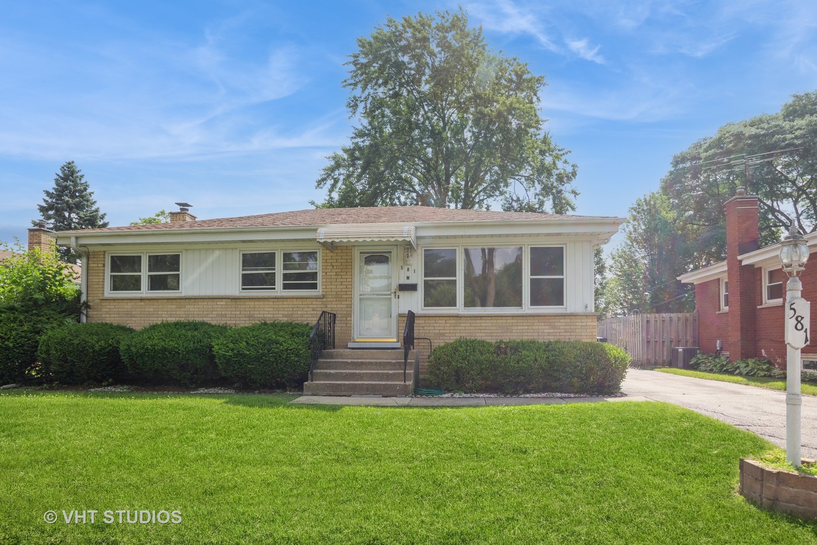 581 N Mount Prospect Road, Des Plaines, IL 60016