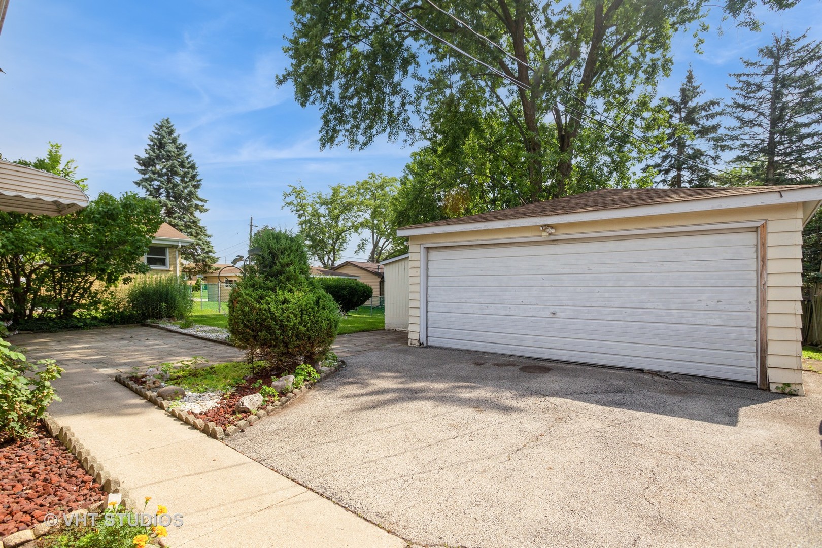 581 N Mount Prospect Road, Des Plaines, IL 60016
