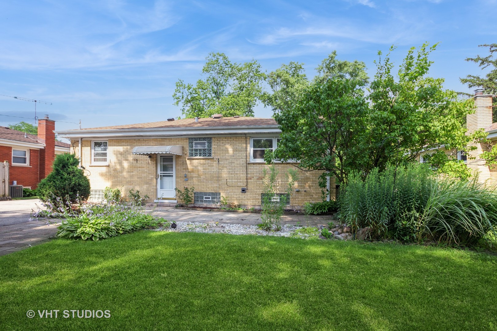 581 N Mount Prospect Road, Des Plaines, IL 60016