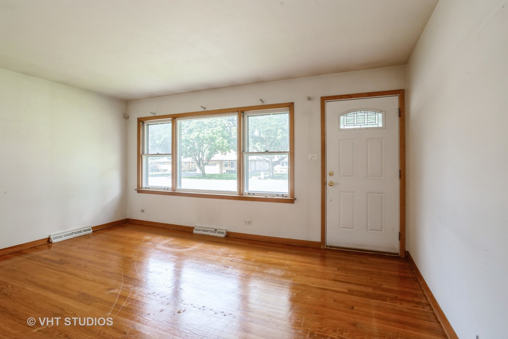 581 N Mount Prospect Road, Des Plaines, IL 60016