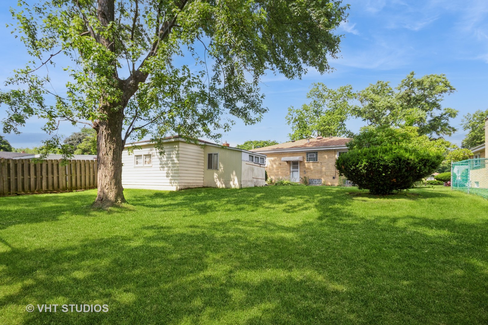 581 N Mount Prospect Road, Des Plaines, IL 60016