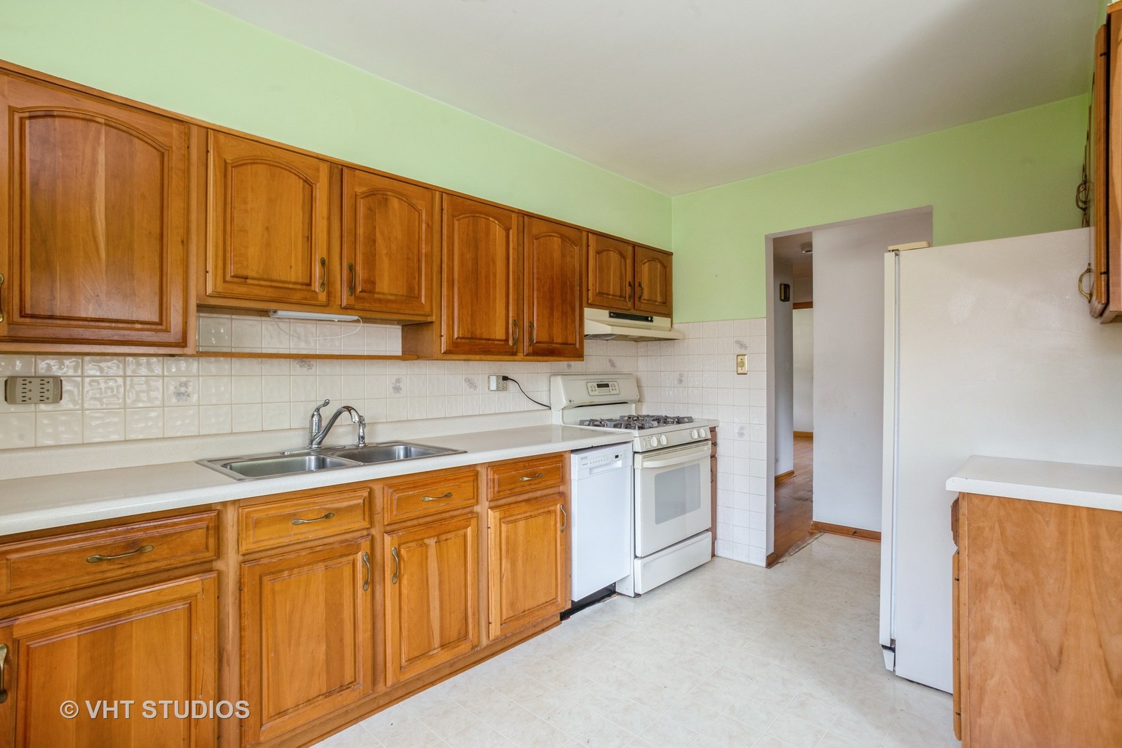581 N Mount Prospect Road, Des Plaines, IL 60016