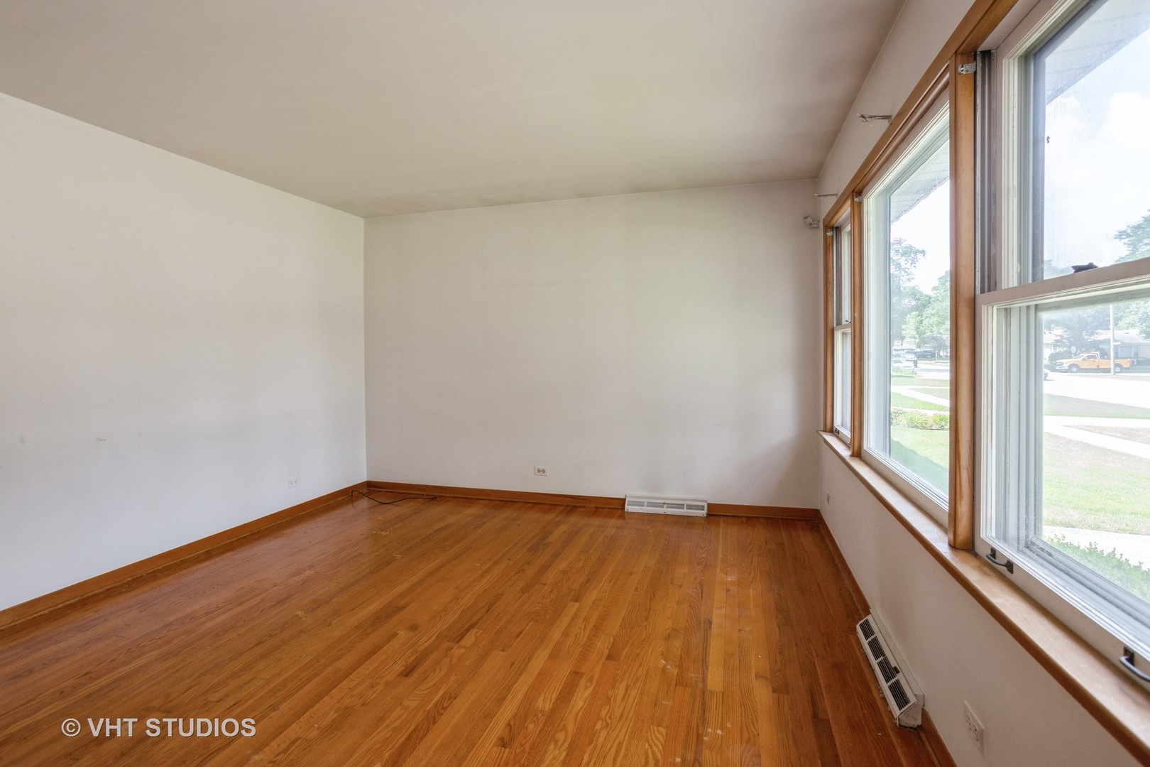 581 N Mount Prospect Road, Des Plaines, IL 60016