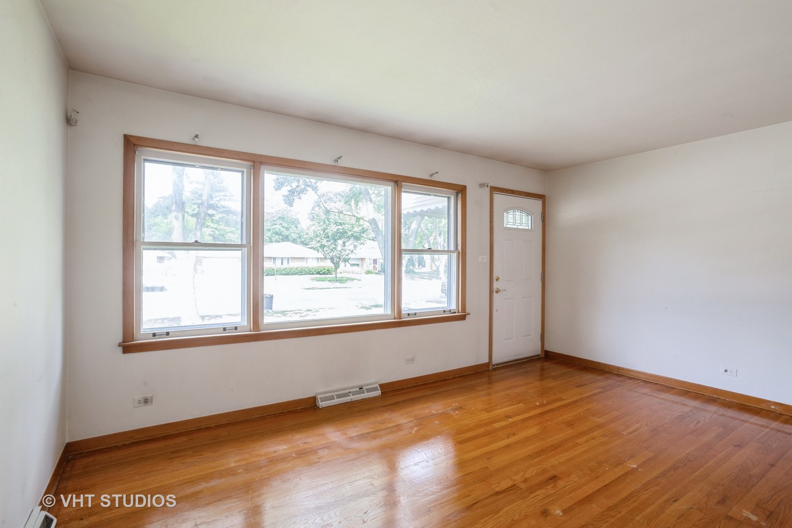 581 N Mount Prospect Road, Des Plaines, IL 60016