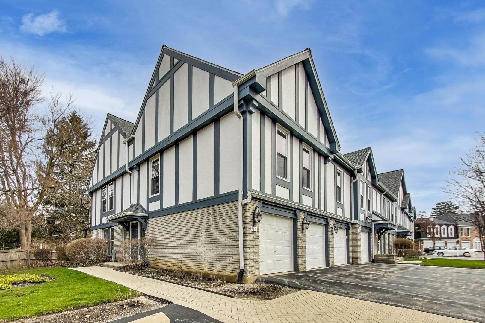 747 GARFIELD Avenue #C, Libertyville, IL 60048