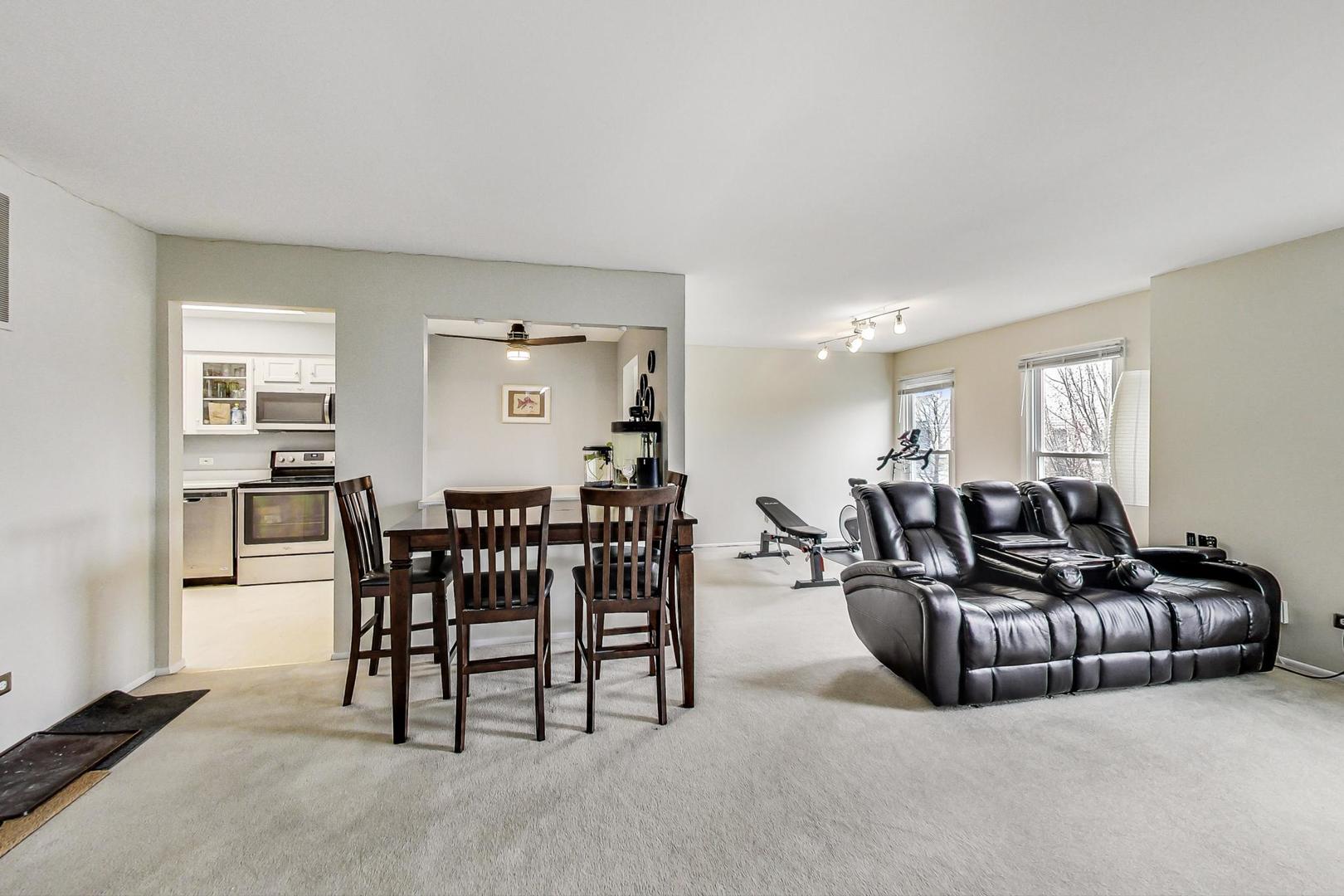 747 GARFIELD Avenue #C, Libertyville, IL 60048