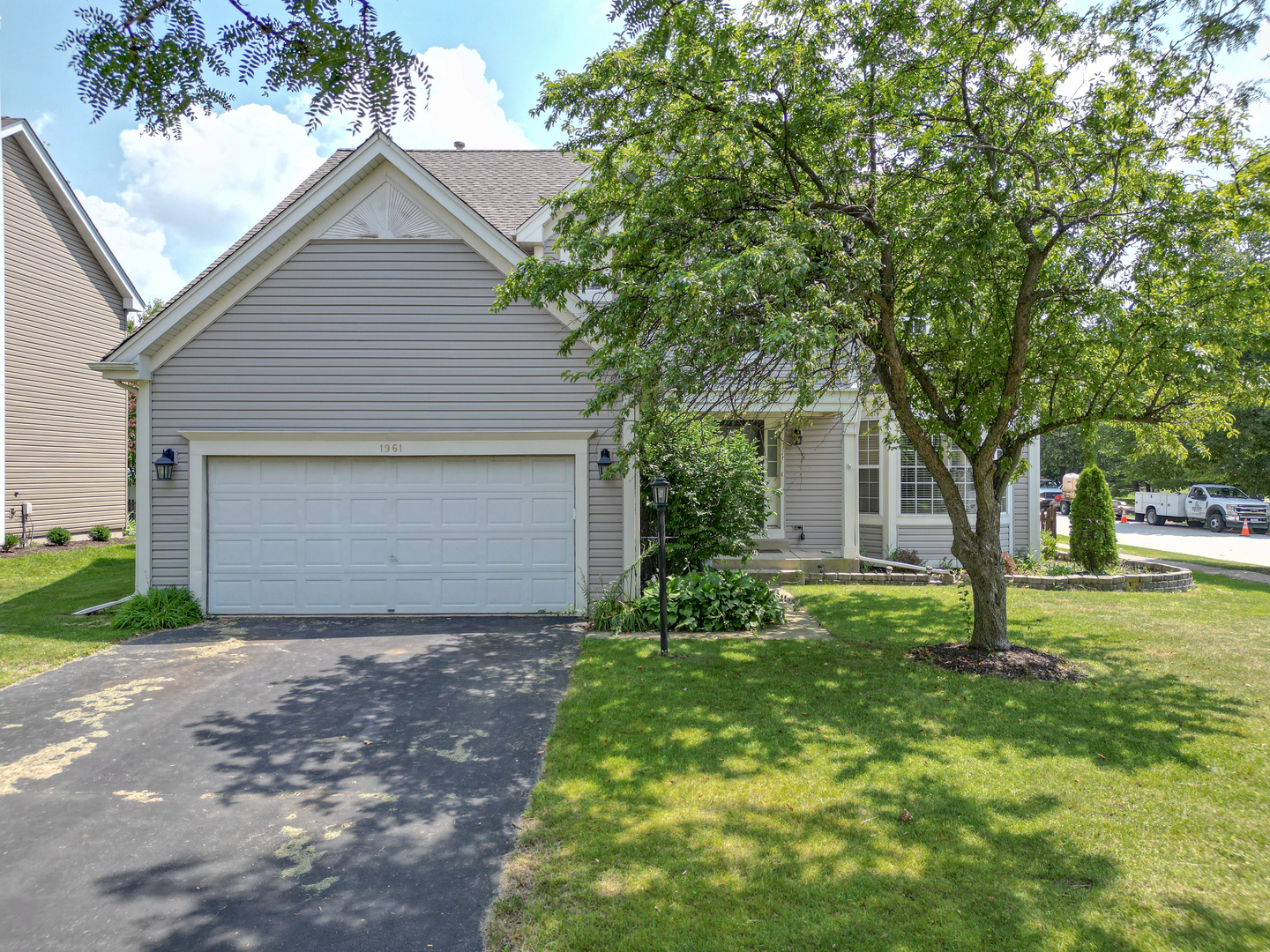 1961 Edinburgh Lane, Aurora, IL 60504
