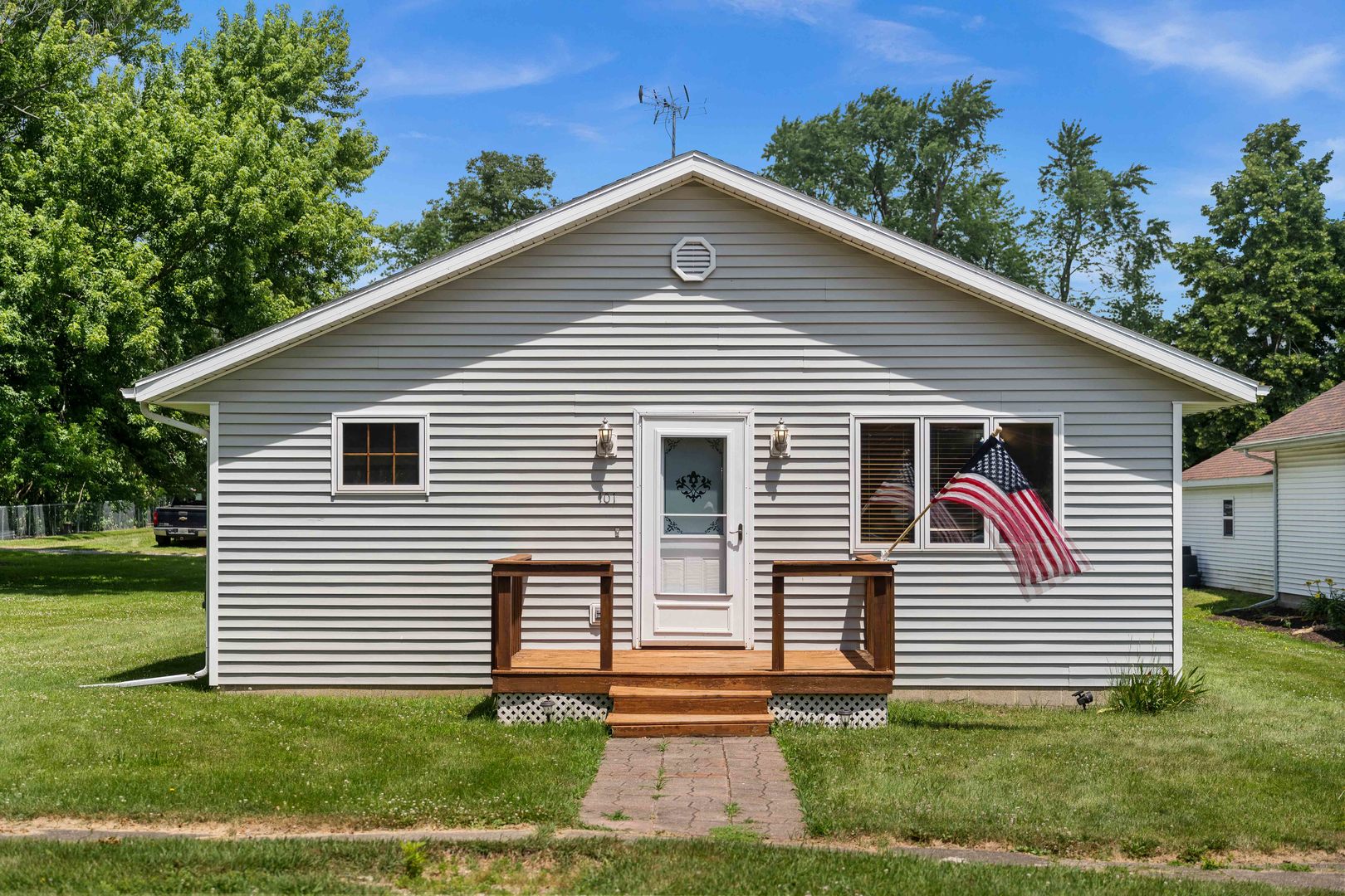 101 W Olive Street, Colfax, IL 61728