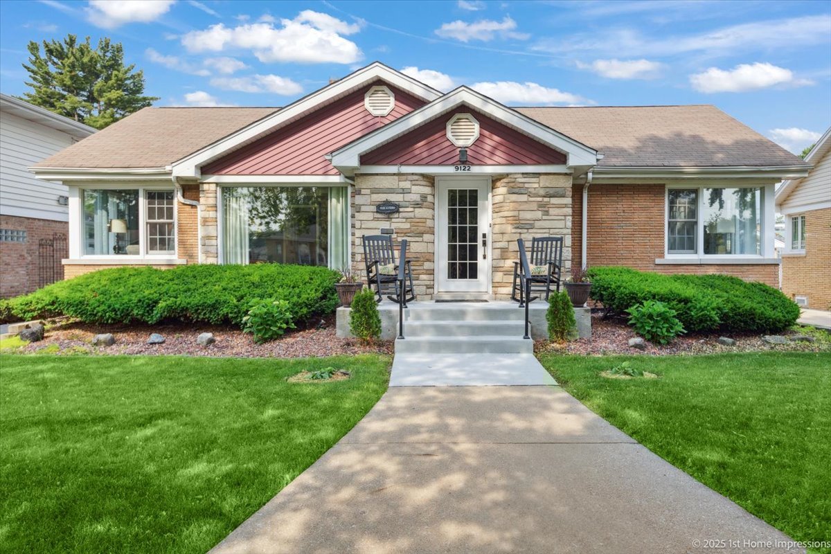 9122 S Avers Avenue, Evergreen Park, IL 60805
