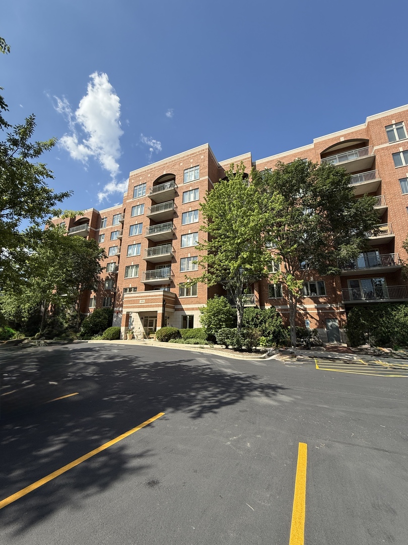 370 S Western Avenue #408, Des Plaines, IL 60016