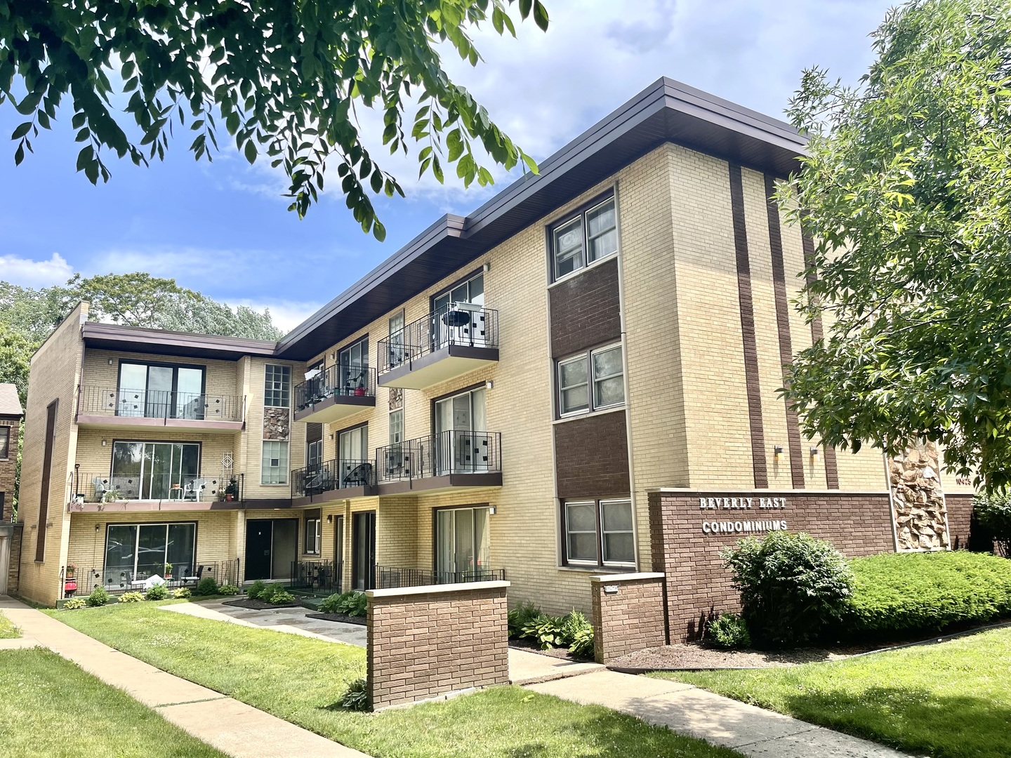 10425 S Hale Avenue #3A, Chicago, IL 60643