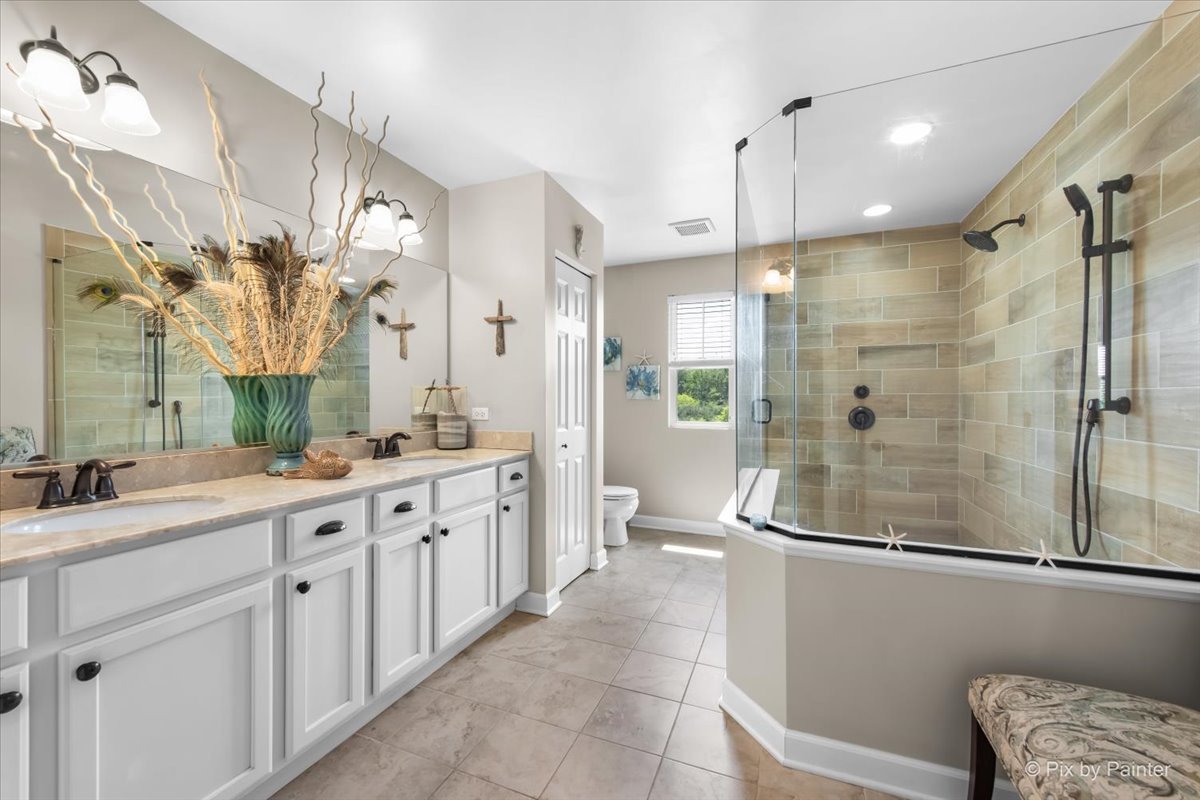 27W189 Breme Drive, Warrenville, IL 60555
