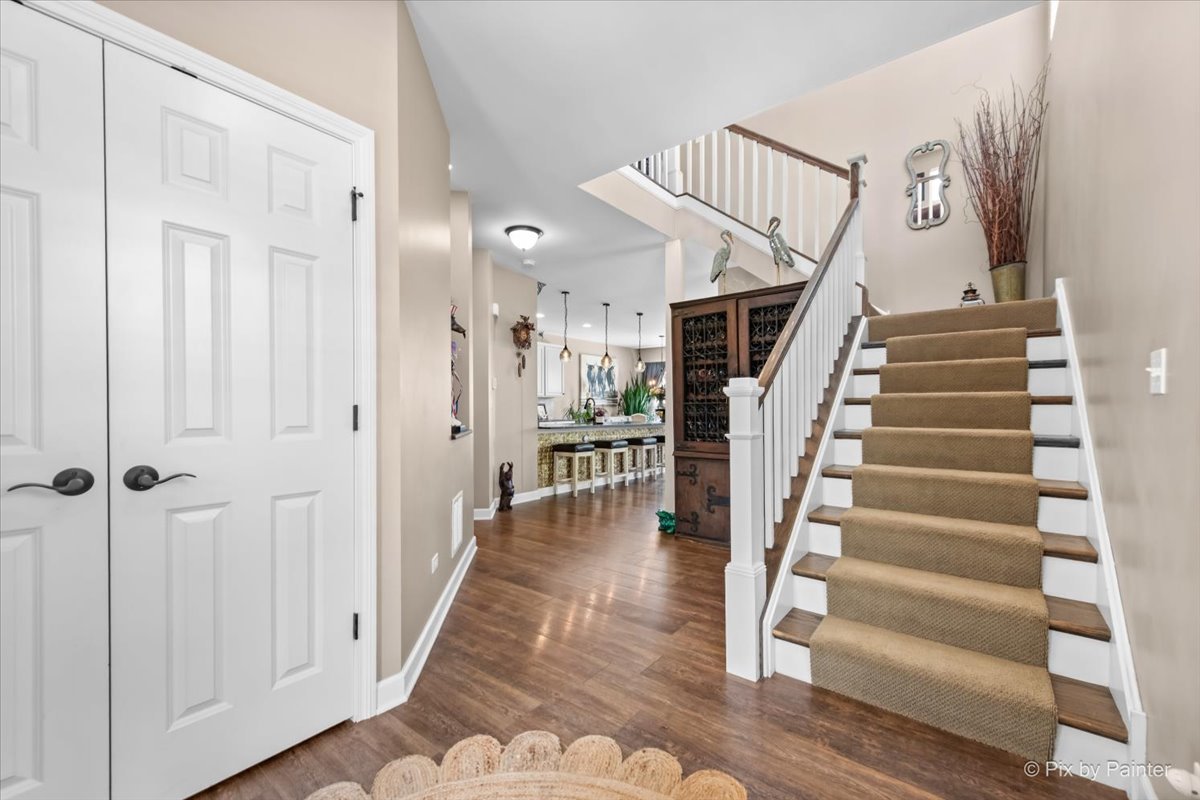 27W189 Breme Drive, Warrenville, IL 60555