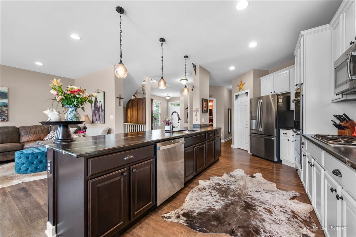 27W189 Breme Drive, Warrenville, IL 60555