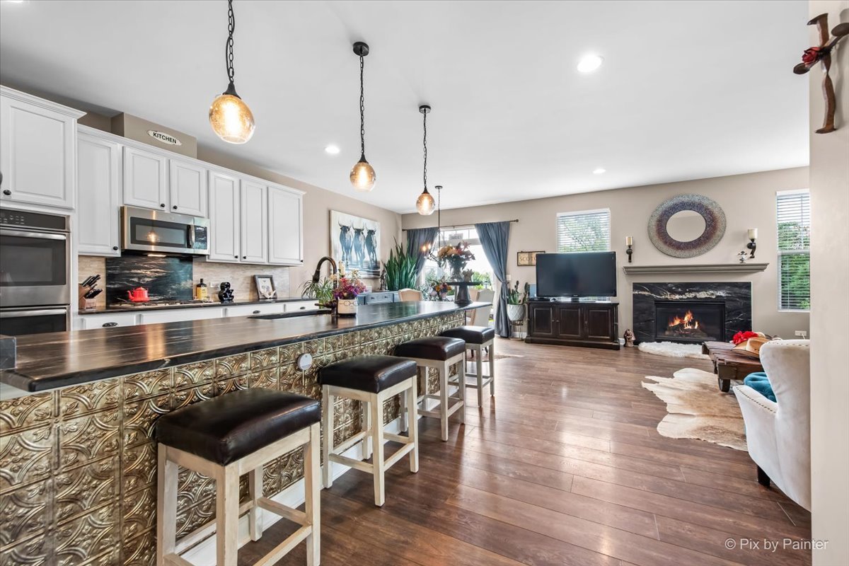 27W189 Breme Drive, Warrenville, IL 60555